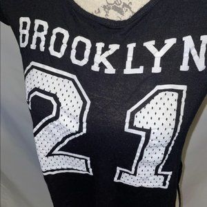 Rue21 women’s cropped shirt size XS